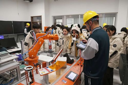 香港青年交流團(tuán)參訪保定市職業(yè)技術(shù)教育中心 技術(shù)交流搭建友誼橋梁